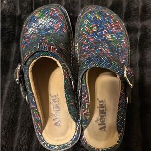 Alegria Seville clogs in the Ric Rack Rainbow pattern Size 7 (EU 37)